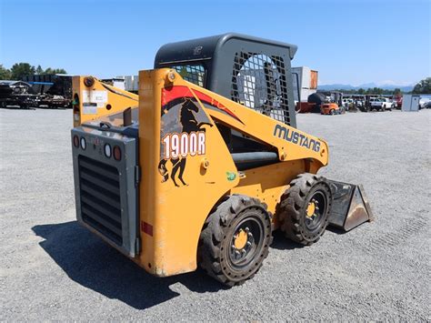 1900r skid steer loader